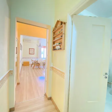 Birdy Center Apartment